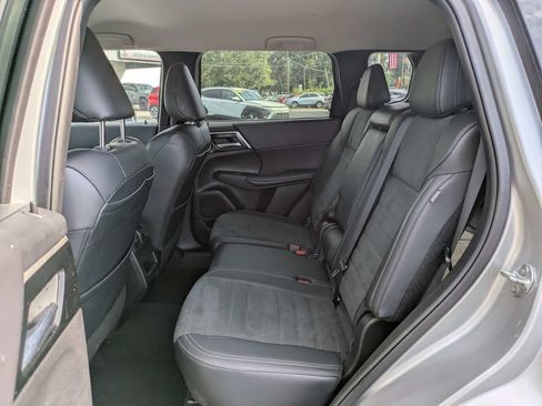 Used 2024 Mitsubishi Outlander SE AWD/4WD image 15