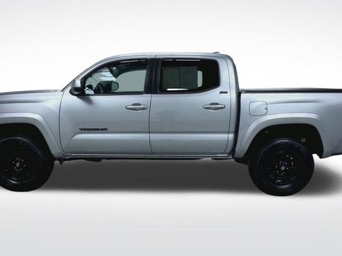 Certified 2022 Toyota Tacoma SR5 image 20