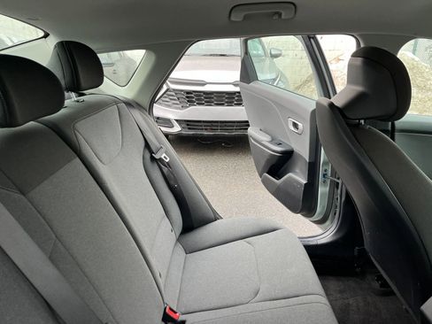 Used 2025 Kia K4 LXS image 38