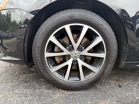 Used 2017 Volkswagen Jetta SE FWD image 12