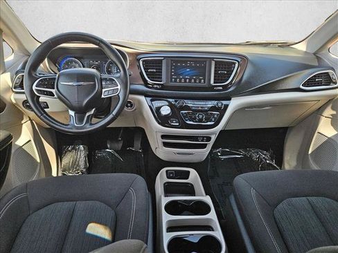 Used 2020 Chrysler Voyager LX w/ Cold Weather Group FWD image 18