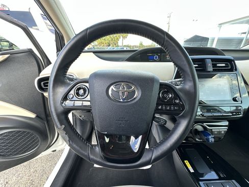 Used 2020 Toyota Prius XLE w/ Carpet Mat Package image 11