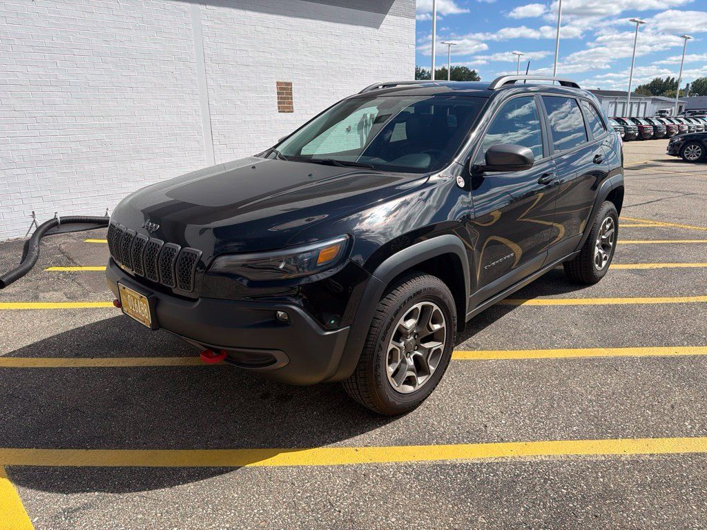 Used 2020 Jeep Cherokee Trailhawk w/ Cold Weather Group AWD/4WD image 2