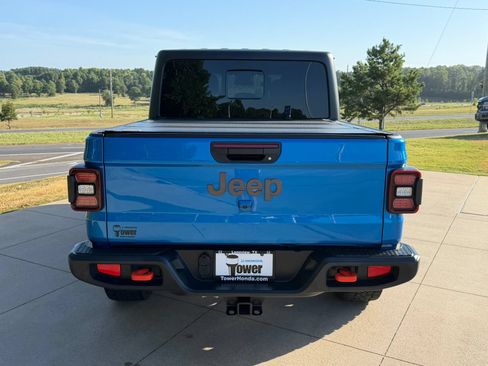 Used 2024 Jeep Gladiator Mojave AWD/4WD image 5