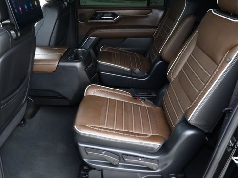 Used 2025 GMC Yukon XL Denali Ultimate AWD/4WD image 25