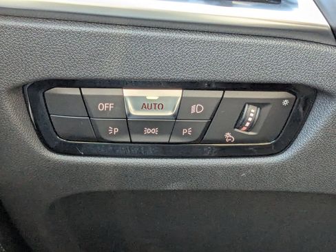 Used 2025 BMW 330i Sedan w/ Premium Package image 17