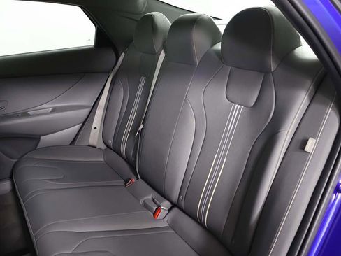 Certified 2025 Hyundai Elantra Sport image 26