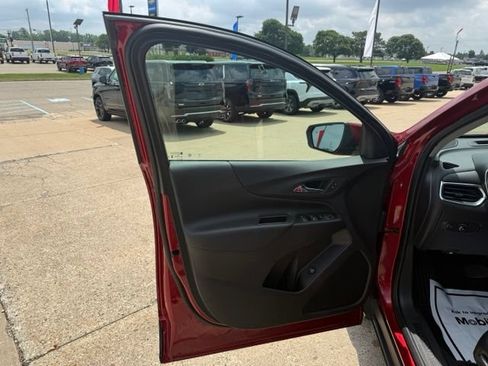 Used 2024 Chevrolet Equinox LT AWD/4WD image 13