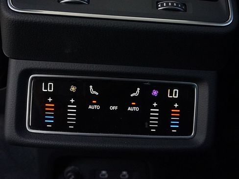 Used 2022 Audi e-tron Premium w/ Convenience Plus Package AWD/4WD image 59