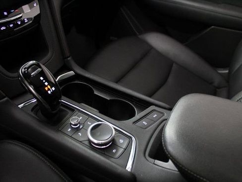 Used 2022 Cadillac XT6 Luxury image 16