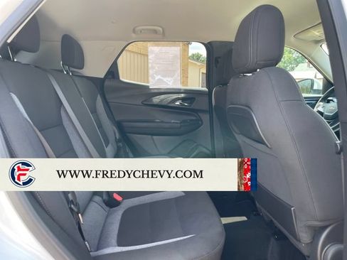 Used 2025 Chevrolet TrailBlazer LT AWD/4WD image 32