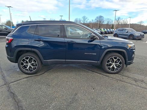 Used 2024 Jeep Compass Limited image 7