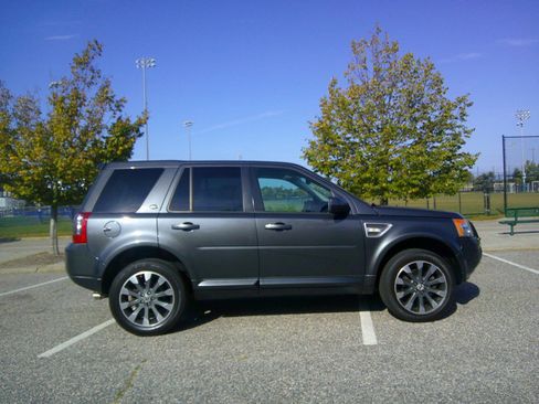 Used 2010 Land Rover LR2 HSE image 16