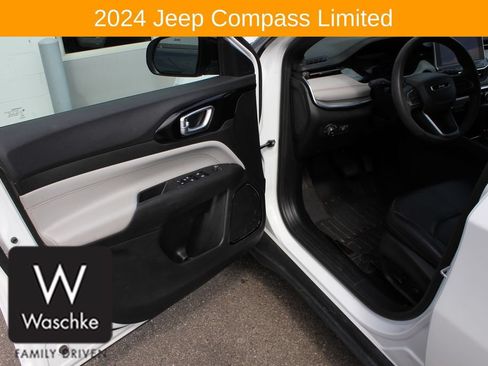 Used 2024 Jeep Compass Limited AWD/4WD image 15