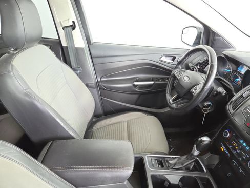 Used 2018 Ford Escape SE w/ SE Sport Appearance Package FWD image 32