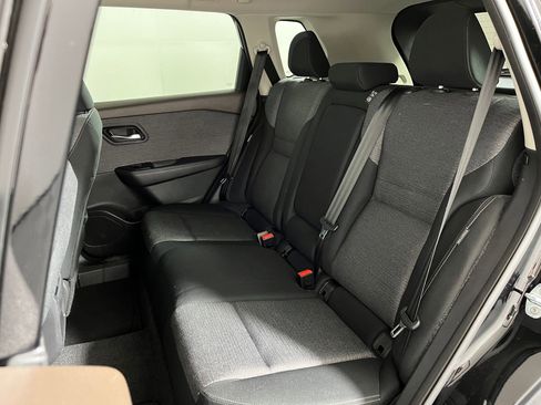 Used 2023 Nissan Rogue SV image 12