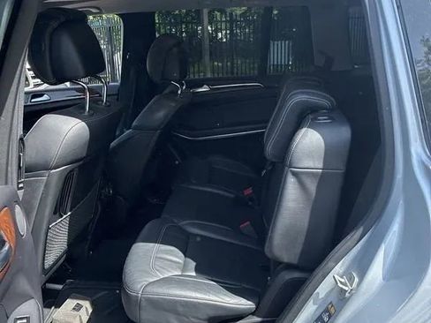 Used 2016 Mercedes-Benz GL 550 4MATIC image 24