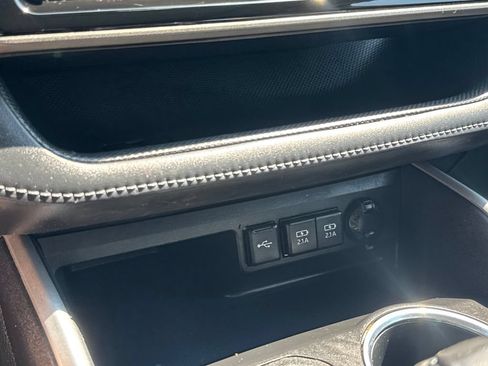 Used 2020 Toyota Highlander XLE AWD/4WD image 27