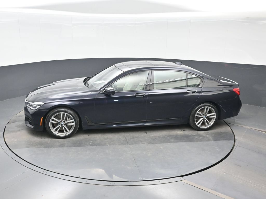 Used 2018 BMW 750i xDrive AWD/4WD image 21