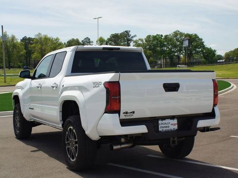 Used 2025 Toyota Tacoma TRD Sport AWD/4WD image 15