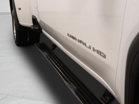 Used 2024 GMC Sierra 3500 Denali Ultimate AWD/4WD image 30