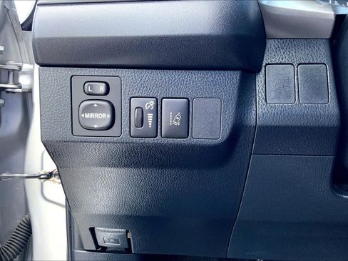 Used 2018 Toyota RAV4 LE FWD image 33