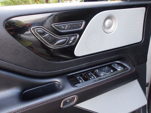 Used 2024 Lincoln Aviator Reserve w/ Equipment Group 201A RWD image 24