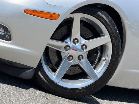 Used 2005 Chevrolet Corvette Convertible w/ Preferred Equipment Group RWD image 9