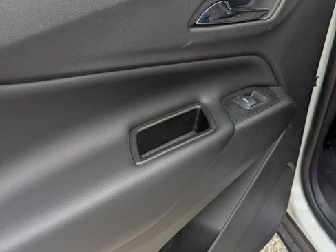 Used 2019 Chevrolet Equinox LT w/ Driver Convenience Package image 12