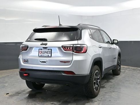 Used 2025 Jeep Compass Trailhawk AWD/4WD image 7