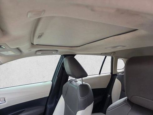 Certified 2024 Toyota Corolla Cross XLE image 14