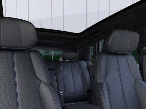 New 2026 Cadillac Lyriq Luxury AWD/4WD image 24