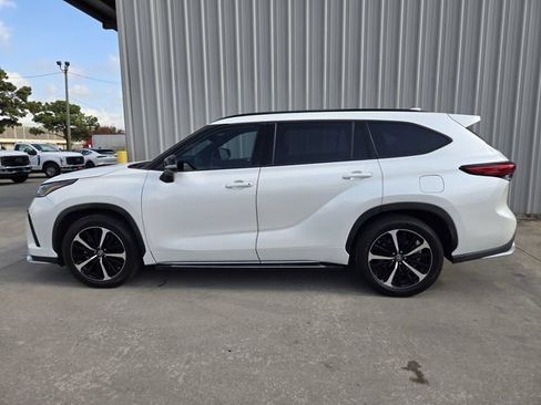 Used 2021 Toyota Highlander XSE FWD image 6