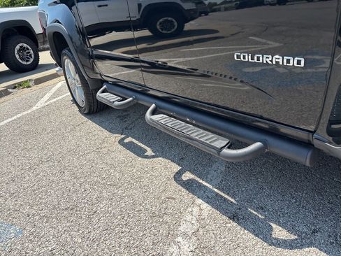 Used 2015 Chevrolet Colorado Z71 AWD/4WD image 4