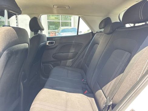Used 2020 Hyundai Venue SEL FWD image 11