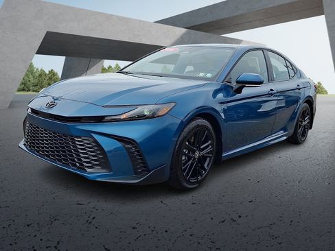 Certified 2026 Toyota Camry SE w/ Convenience Package image 3