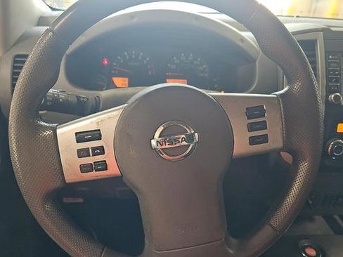 Used 2021 Nissan Frontier SV w/ Midnight Edition Floor Mats image 15