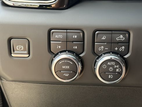 Used 2022 GMC Sierra 1500 AT4 w/ AT4 Premium Package image 27