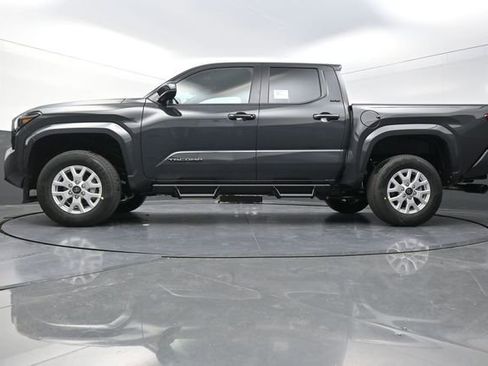 Used 2025 Toyota Tacoma SR5 w/ SR5 Upgrade Package image 33