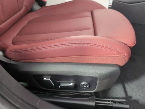 Used 2026 BMW 330i xDrive Sedan w/ Premium Package image 32