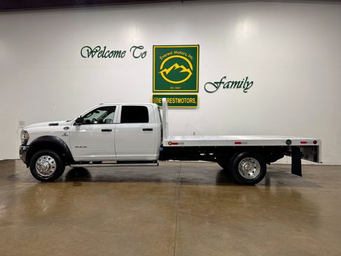 Used 2020 RAM 5500 Tradesman w/ Chrome Appearance Group image 5