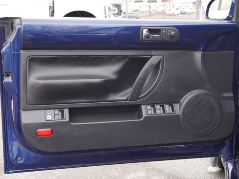 Used 2006 Volkswagen Beetle Convertible w/ Package 1 image 25