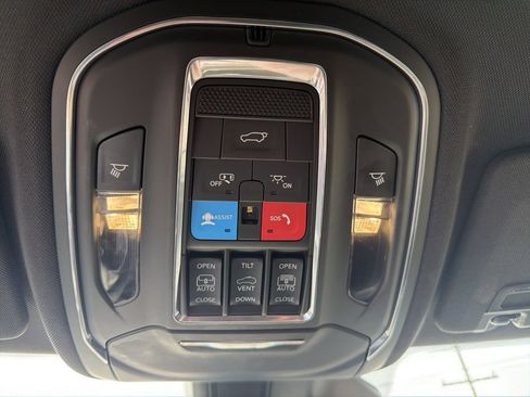 Used 2025 Jeep Grand Cherokee Limited w/ Black Appearance Package AWD/4WD image 34