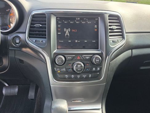 Used 2018 Jeep Grand Cherokee Laredo image 21