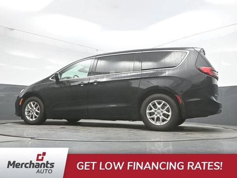 Used 2025 Chrysler Pacifica Select FWD image 46