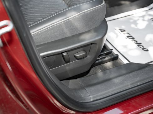 Used 2023 Buick Envision Essence image 41