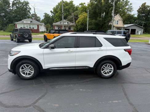 Used 2025 Ford Explorer Active AWD/4WD image 12