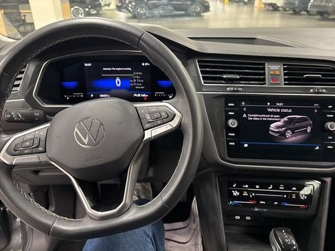 Used 2022 Volkswagen Tiguan SE image 17