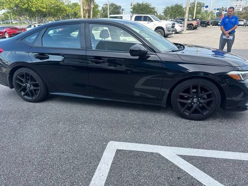 Used 2023 Honda Civic Sport image 4