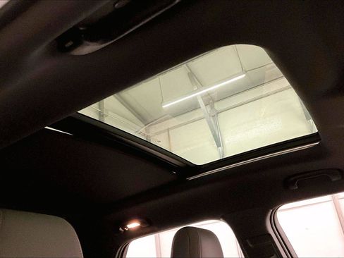 Used 2023 Chevrolet TrailBlazer RS w/ Sun and Liftgate Package image 21